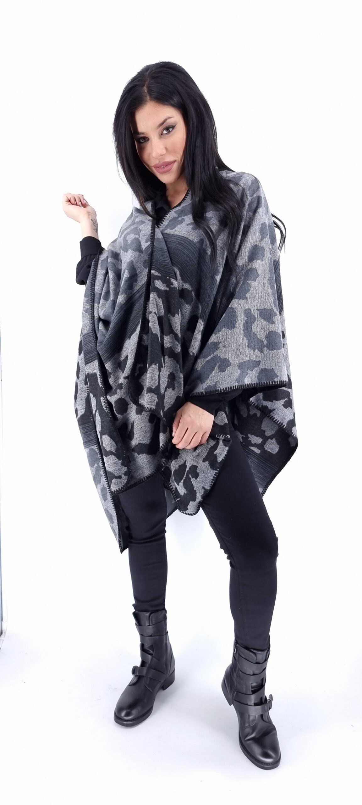 Κάπα διπλής όψεως με μοτίβο animal print μαύρο γκρι Κάπα διπλής όψεως με μοτίβο animal print μαύρο γκρι