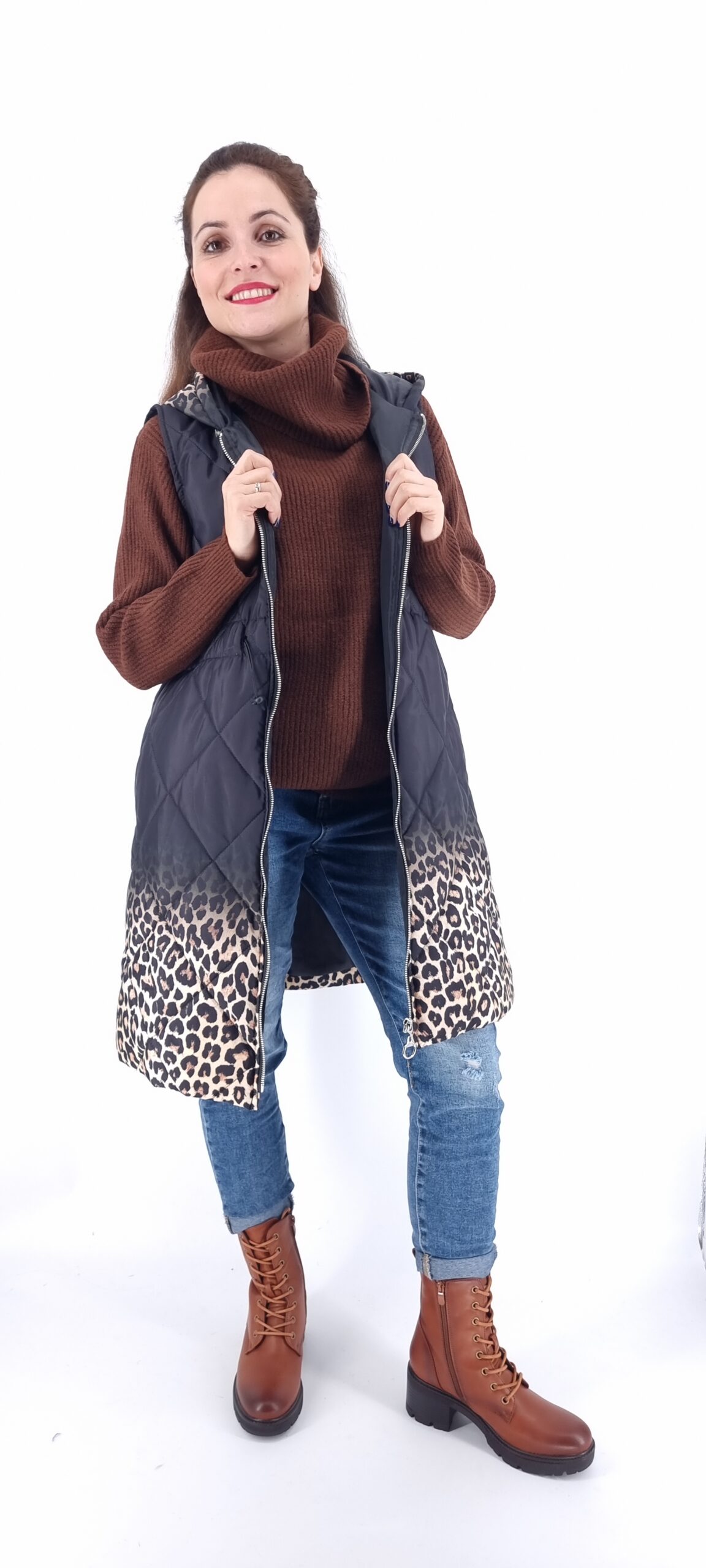 Αμάνικο μακρύ μαύρο μπουφάν με animal print μοτίβο και κουκούλα