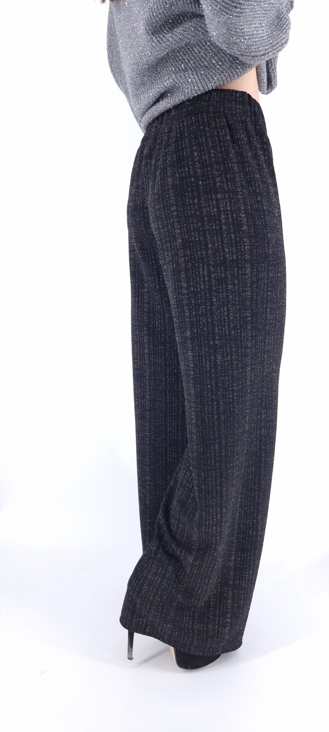 Παντελόνα αστραφτερή με λάστιχο στη μέση μαύρο Παντελόνα αστραφτερή με λάστιχο στη μέση μαύρο